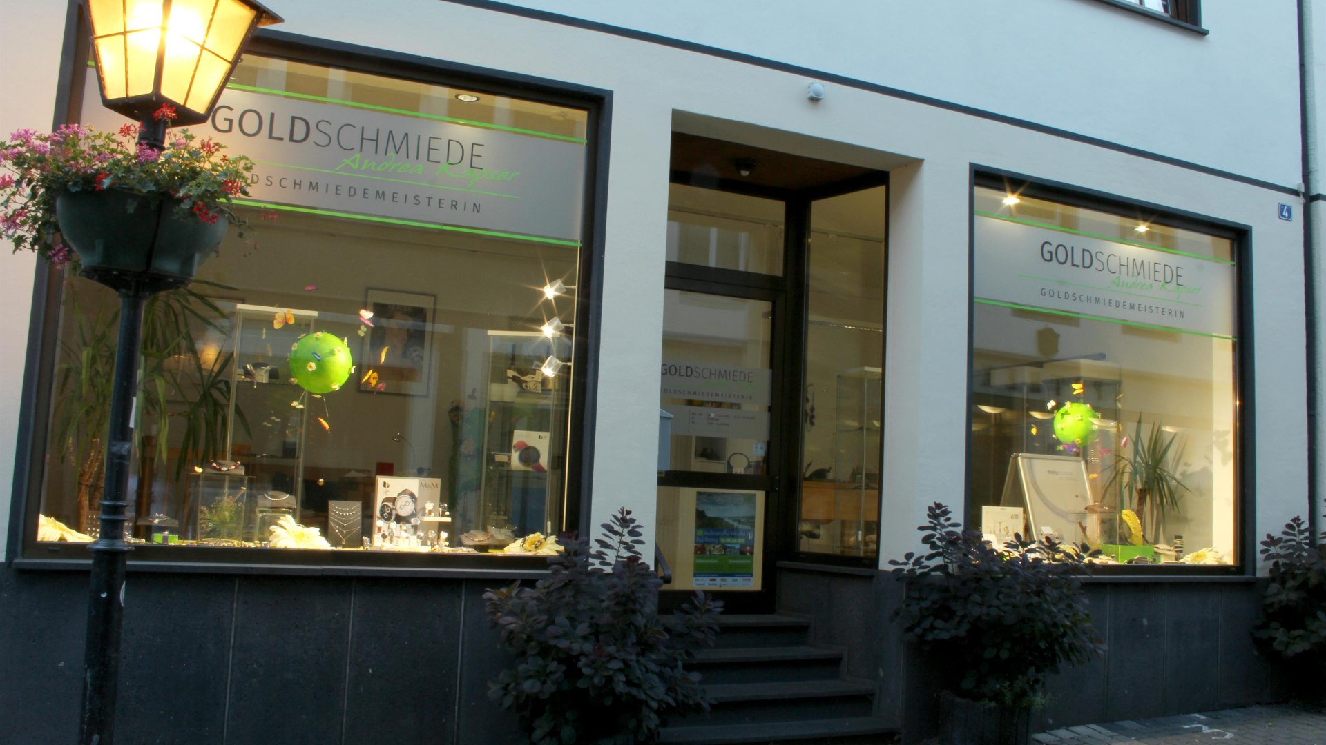 Goldschmiede Kapser Frontansicht | &copy; Goldschmiede Andrea Kapser