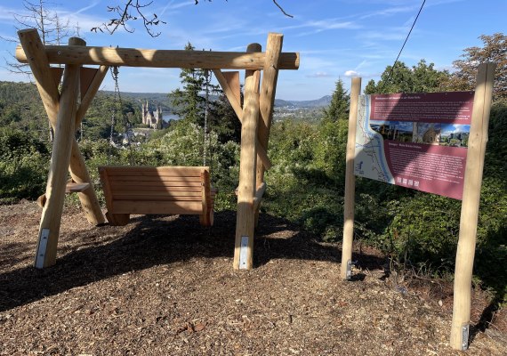 Schaukel und Infotafel | © Stadt Remagen Schaukel und Infotafel | © Stadt Remagen