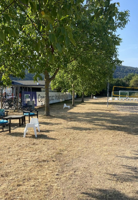 Moselchalet Koblenz Fu&szlig;ballfeld Campingplatz | &copy; Stefanie K&auml;fer
