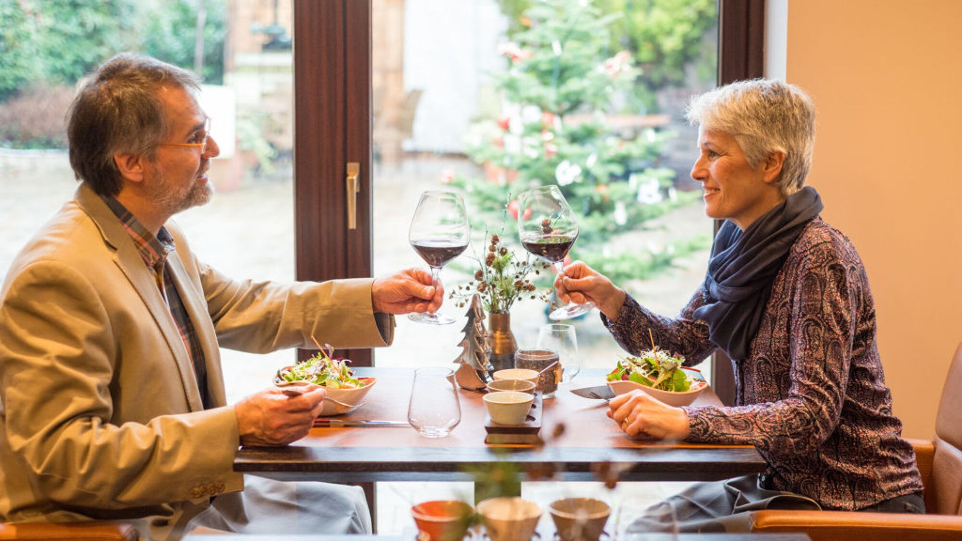Paar beim gemeinsamen Essen im Restaurant | © Dominik Ketz/Rheinland-Pfalz Tourismus GmbH Paar beim gemeinsamen Essen im Restaurant | © Dominik Ketz/Rheinland-Pfalz Tourismus GmbH