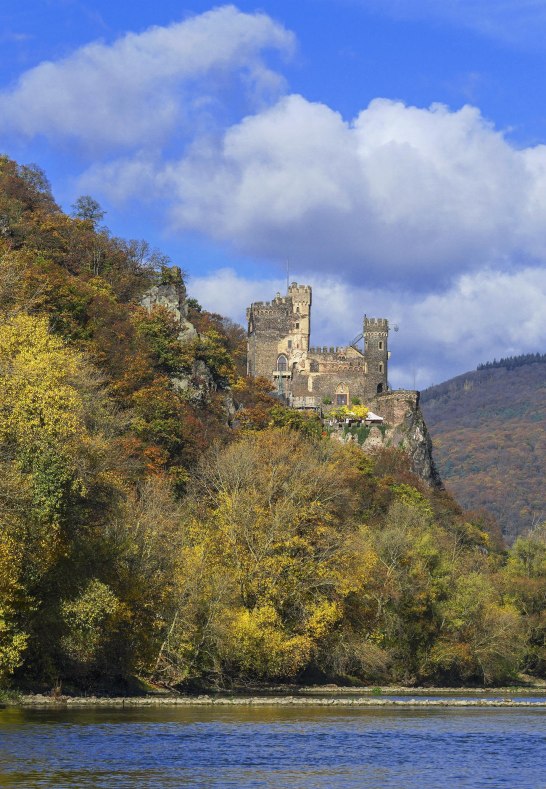Burg Rheinstein im Herbst | © Friedrich Gier Burg Rheinstein im Herbst | © Friedrich Gier