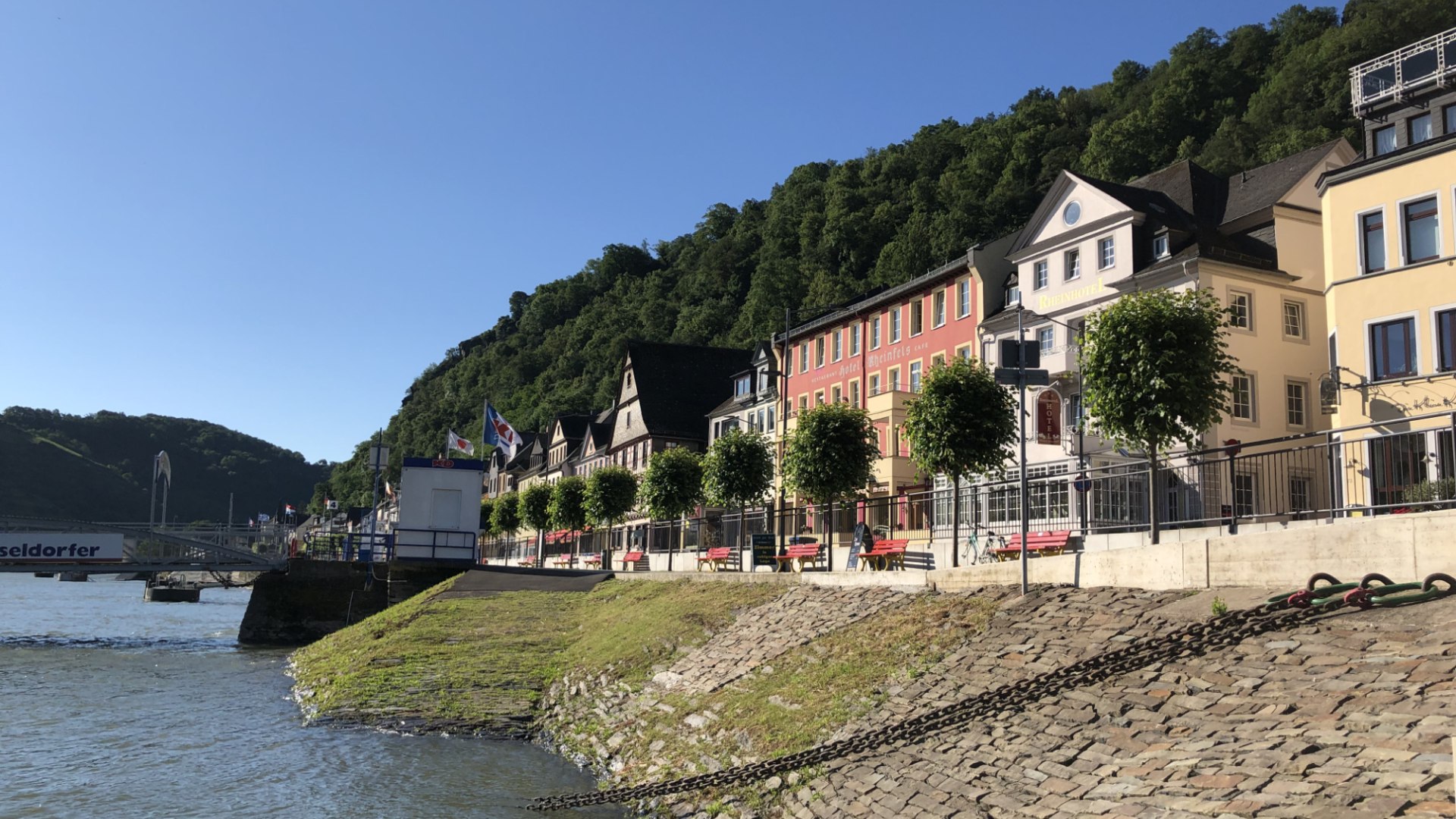Uferpromenade in St. Goar | &copy; rheingucken.de