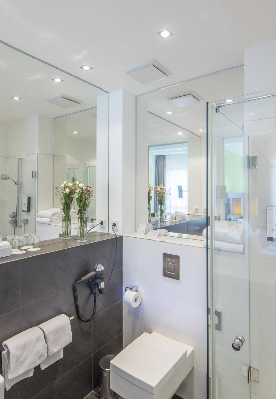 Badezimmer mit Fu&szlig;bodenheizung | &copy; M. Igel, Hotel im Schulhaus