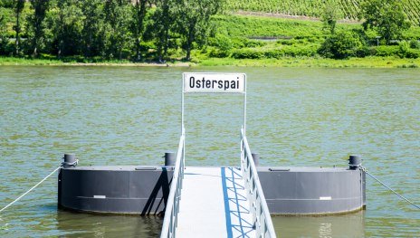 Ship landing stage in Osterspai | &copy; Henry Tornow