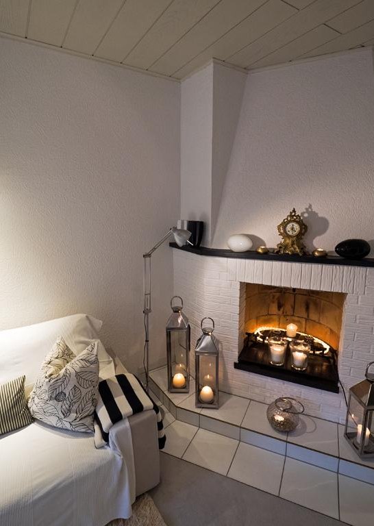 FeWo Rheinhoehe-Andernach - Kaminecke Wohnzimmer | &copy; 2026Vukoja