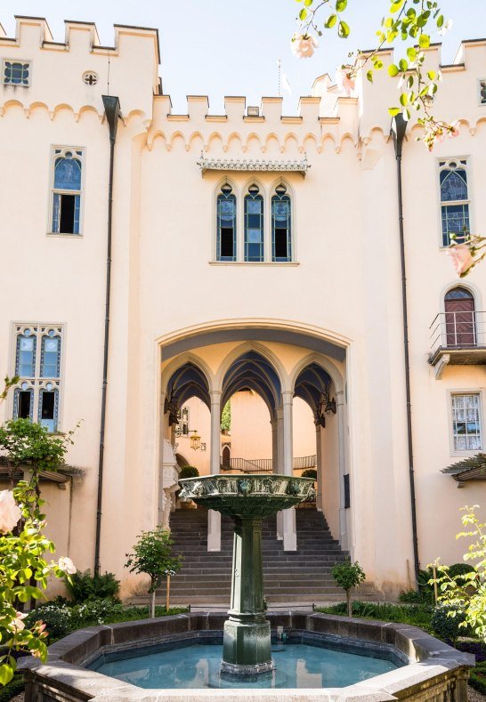 Stolzenfels Pergolagarten Brunnen | &copy; Rheinland-Pfalz Tourismus GmbH / Dominik Ketz