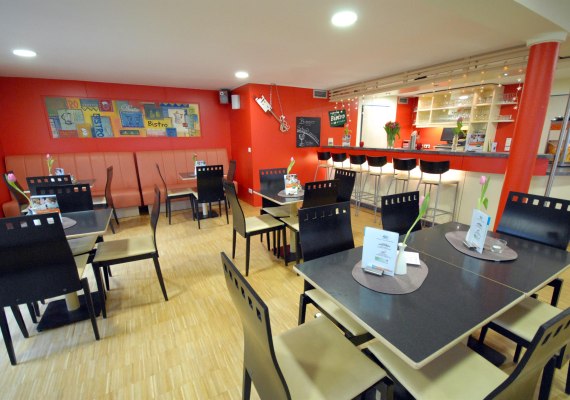 Rhein- Nahe- Jugendherberge Speiseraum | &copy; Die Jugendherbergen in Rhld.-Pfalz u. dem Saarland