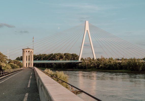 Pegelturm und Rheinbrücke | © Zimpfer_Photography Pegelturm und Rheinbrücke | © Zimpfer_Photography