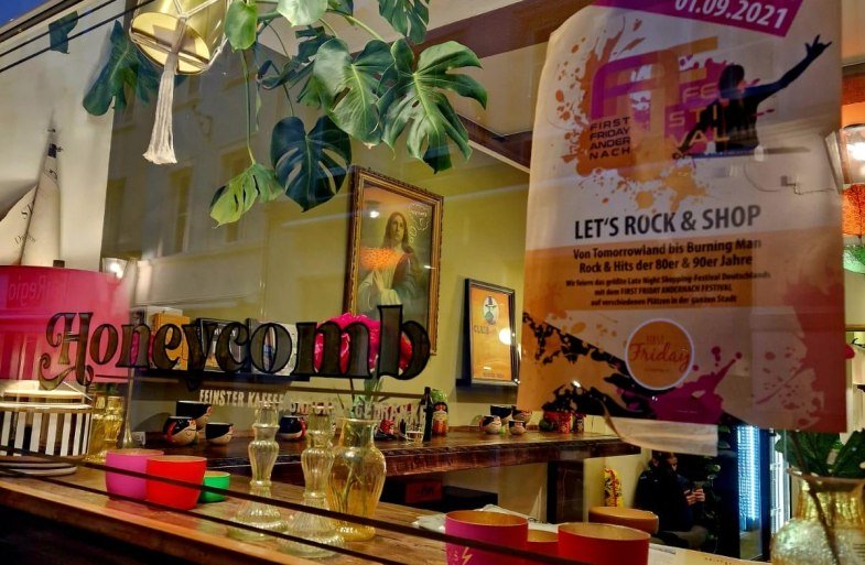 Honeycomb 1 | © Anna & Eva Törtlichkeiten GbR Honeycomb 1 | © Anna & Eva Törtlichkeiten GbR