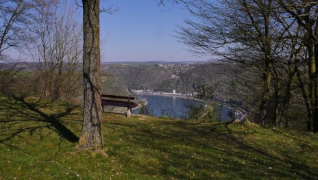 Aussichtsplatz mit Ruhebank | &copy; Bernhard Vogt