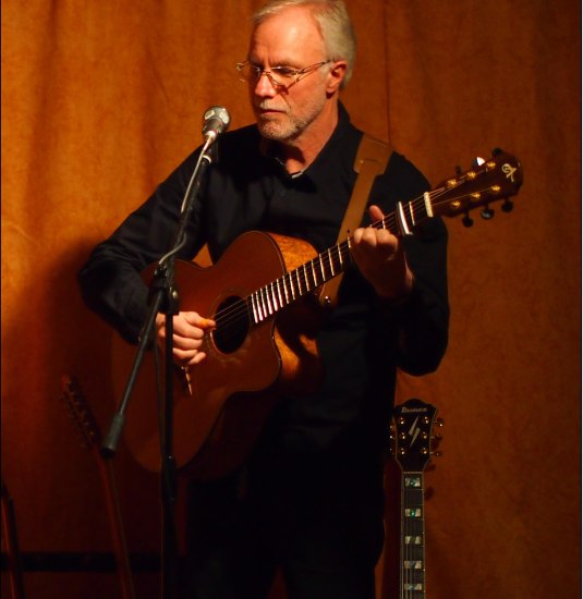 Harald Becker singt R. Mey | © Harald Becker Harald Becker singt R. Mey | © Harald Becker