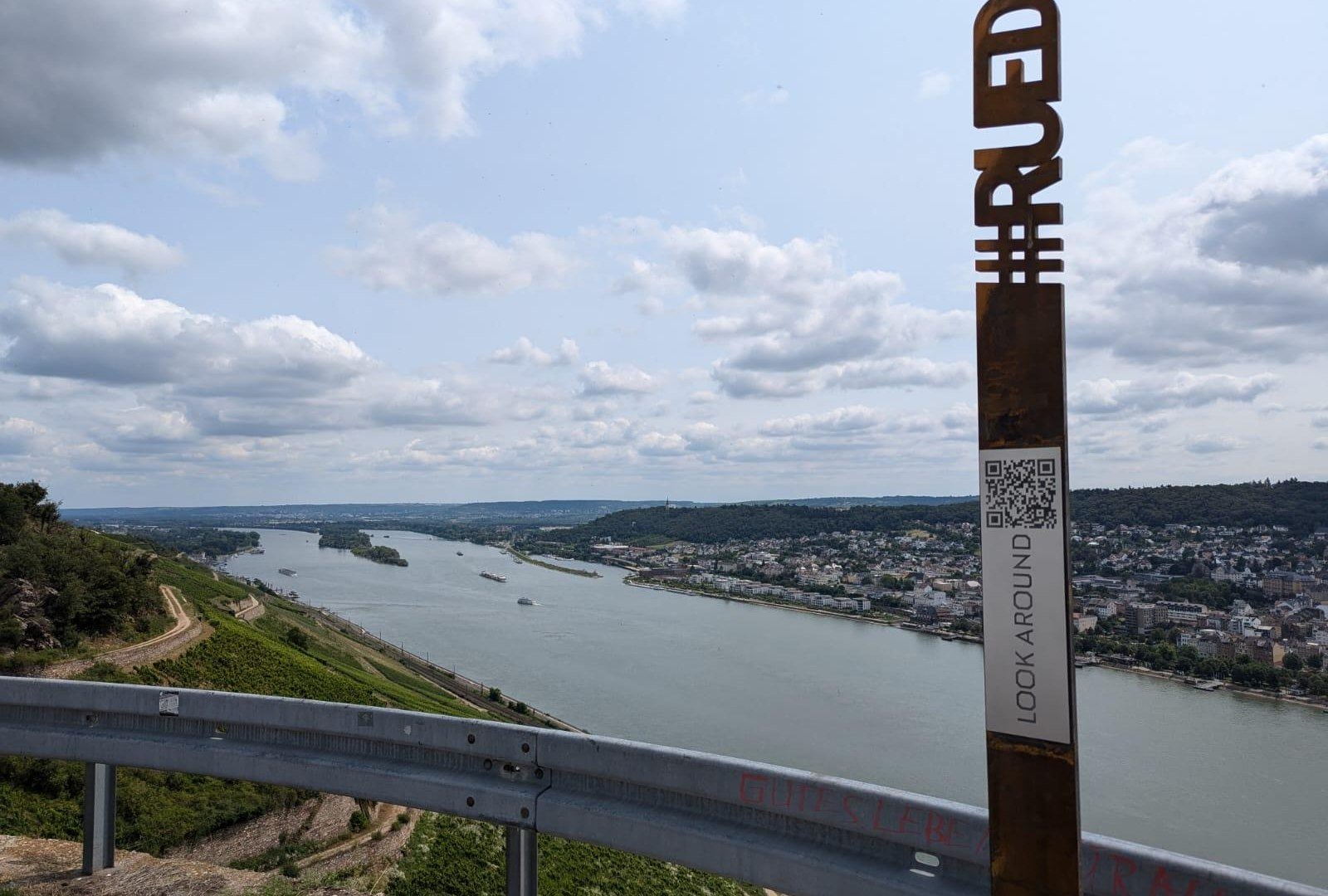 Gude Blick am Katzenloch mit QR-Code | &copy; Birgit Bien