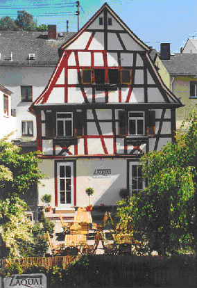 Au&szlig;enansicht Weinwirtschaft | &copy; Weingut Laquai