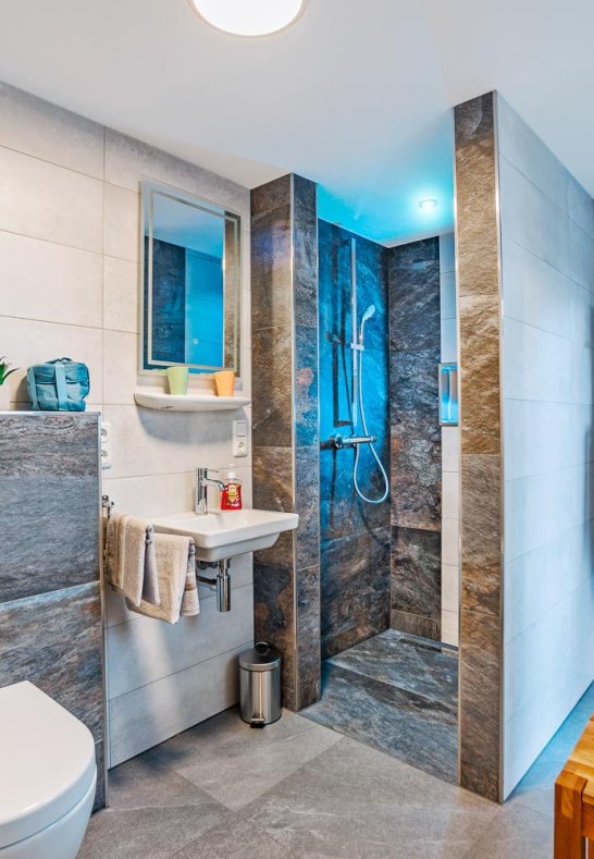 4. Bad, WC inkl. Dusche im Erdgeschoss © SD | © Familie Decker, Oberwesel