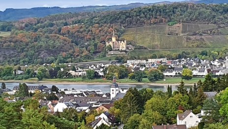 Aussicht auf Schloss Arenfels und das Rheintal | © Simone Pörner-Klee Aussicht auf Schloss Arenfels und das Rheintal | © Simone Pörner-Klee