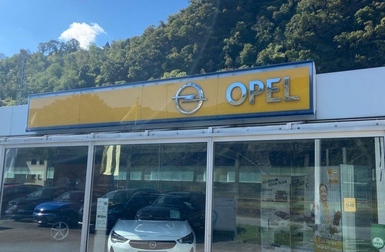 Opel mit Aussicht | &copy; Fam. Becker, Oberwesel