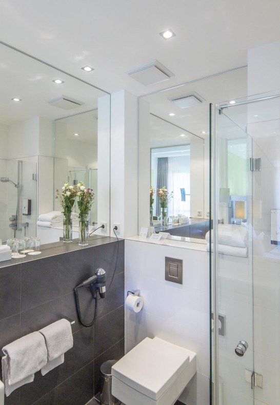 Badezimmer mit Fu&szlig;bodenheizung | &copy; M. Igel, Hotel im Schulhaus