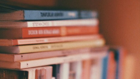 B&uuml;cherschrank | &copy; Canva