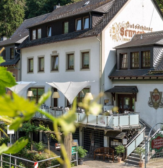 Weingut W Persch - Sennerhof - Oberwesel, Mittelr1 | © Weingut W. Persch Weingut W Persch - Sennerhof - Oberwesel, Mittelr1 | © Weingut W. Persch