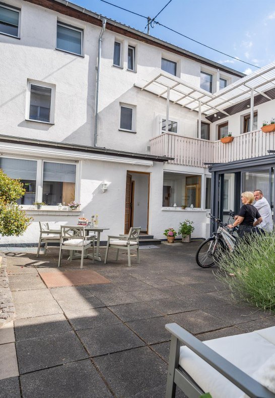 Innenhofansicht | &copy; Petra Adams Pension HerRheinspaziert