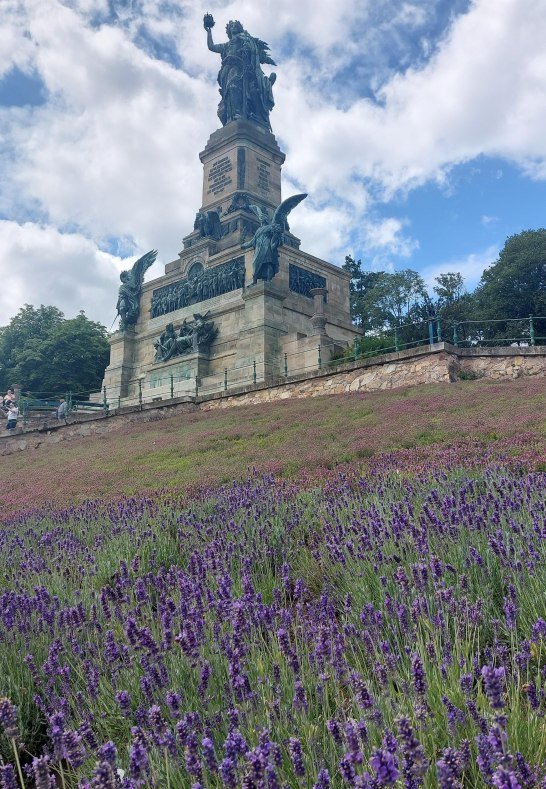 Niederwalddenkmal im Sommer | © Rheingau-Taunus Kultur und Tourismus GmbH Niederwalddenkmal im Sommer | © Rheingau-Taunus Kultur und Tourismus GmbH