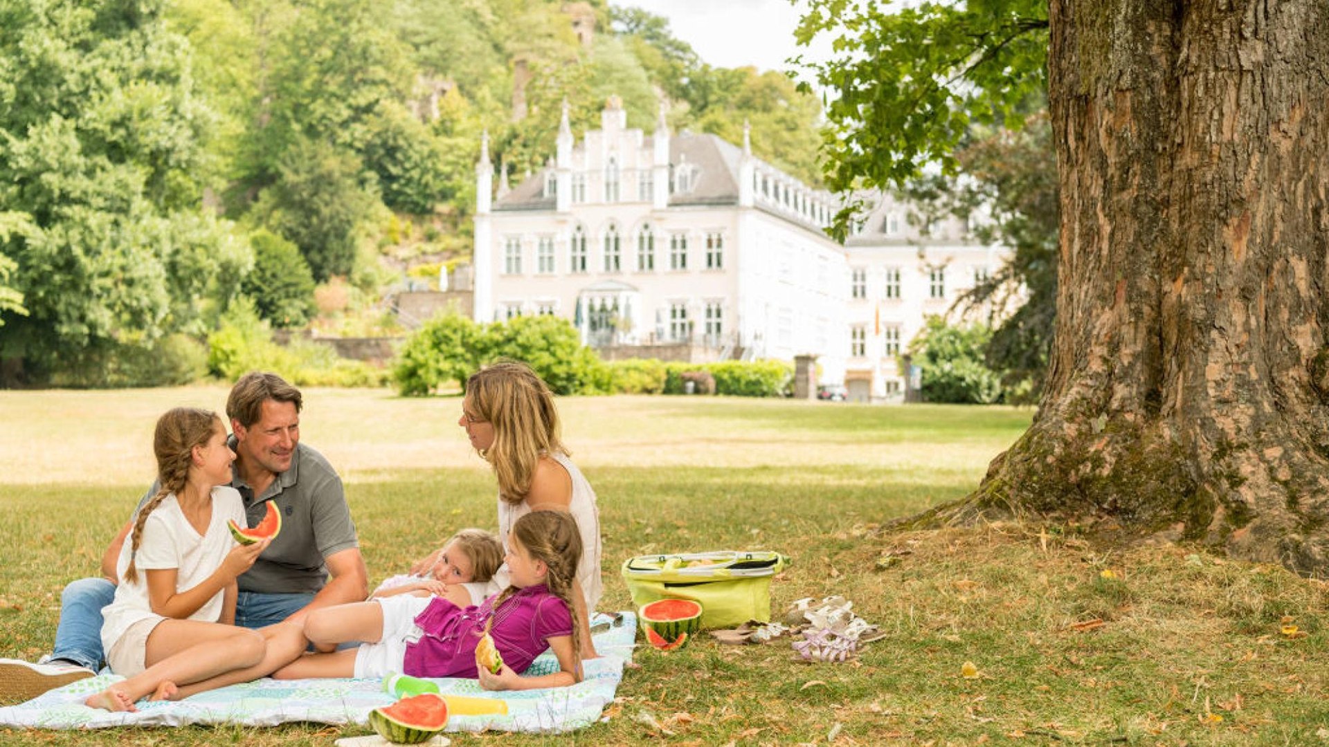 Picknick im Schlosspark Sayn | © Dominik Ketz/Rheinland-Pfalz Tourismus GmbH