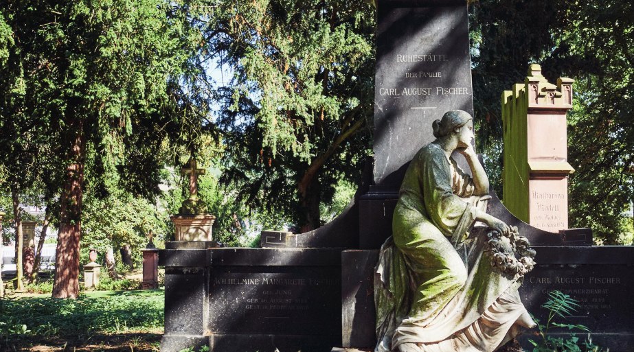 Grabstein Alter Friedhof 01 | © Stefan Esser Grabstein Alter Friedhof 01 | © Stefan Esser