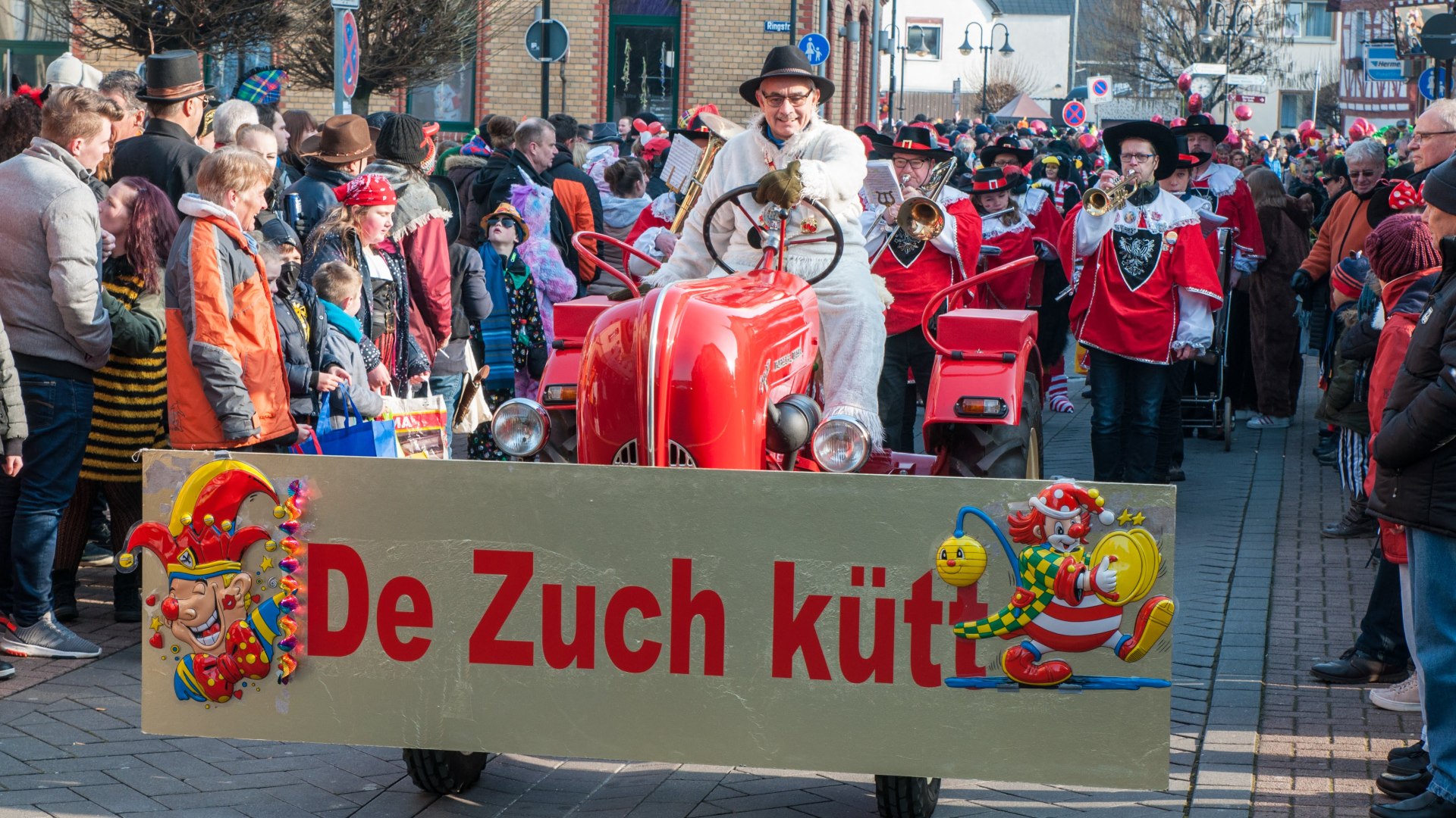 Karnevalsumzug im Mühlheim-Kärlich | © Jörg Niepagen / Rheinland-Pfalz Tourismus GmbH Karnevalsumzug im Mühlheim-Kärlich | © Jörg Niepagen / Rheinland-Pfalz Tourismus GmbH
