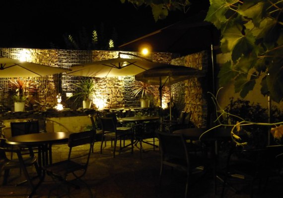 Terrasse | &copy; Weingut Michael R&ouml;&szlig;ler