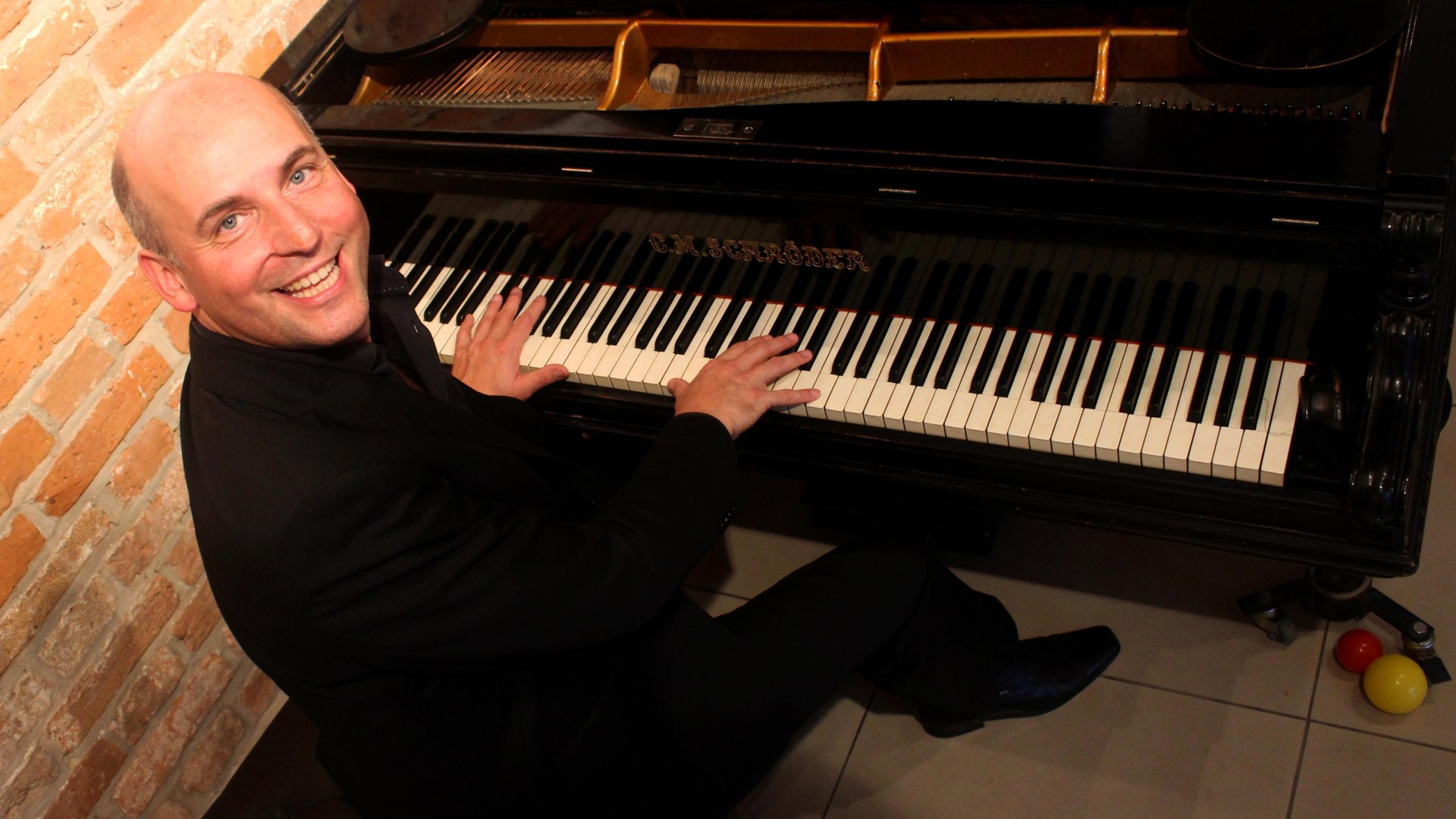 Holger Queck | &copy; RamGanesh