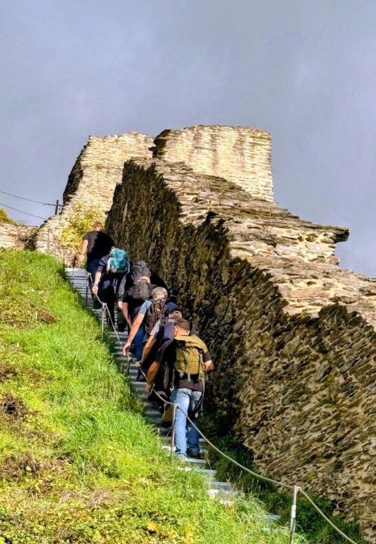 Randonn&eacute;e sur le Rhin moyen &ndash; ruines de ch&acirc;teau & sentier | &copy; Moock
