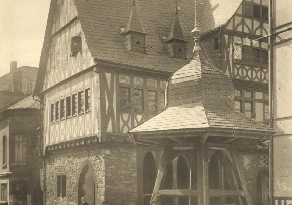 Ziehbrunnen Markplatz | © Foto Pott Ziehbrunnen Markplatz | © Foto Pott