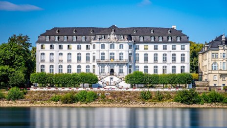Schloss Engers Rheinseite | &copy; Patrick Gawandtka