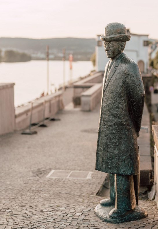 Robert-Krups-Denkmal auf dem Deich | © Zimpfer_Photography Robert-Krups-Denkmal auf dem Deich | © Zimpfer_Photography