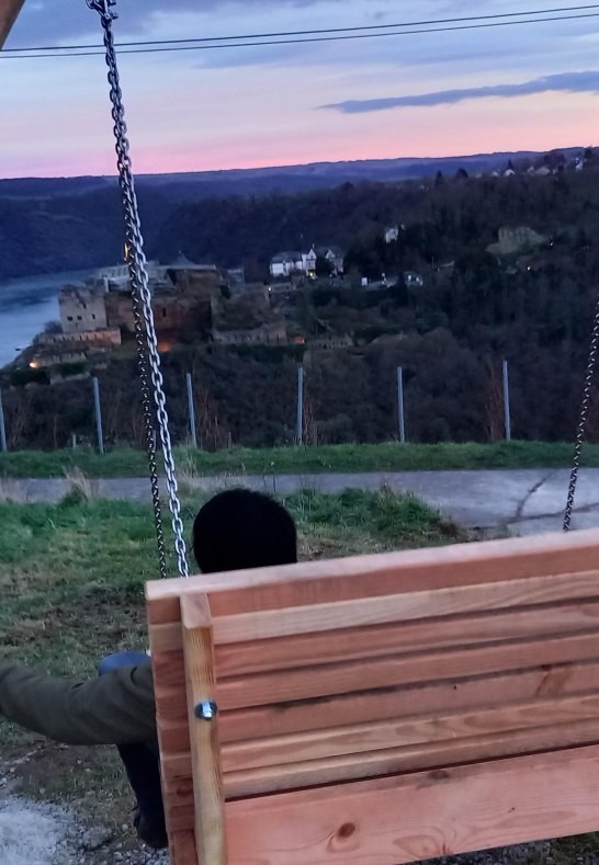 Rheinfelsschaukel in der Abendd&auml;mmerung | &copy; C. Vogt
