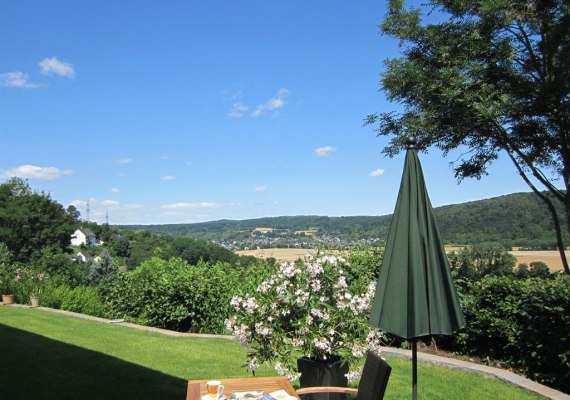 Blick ins Ahrtal nach Bodendorf | &copy; Eigent&uuml;mer