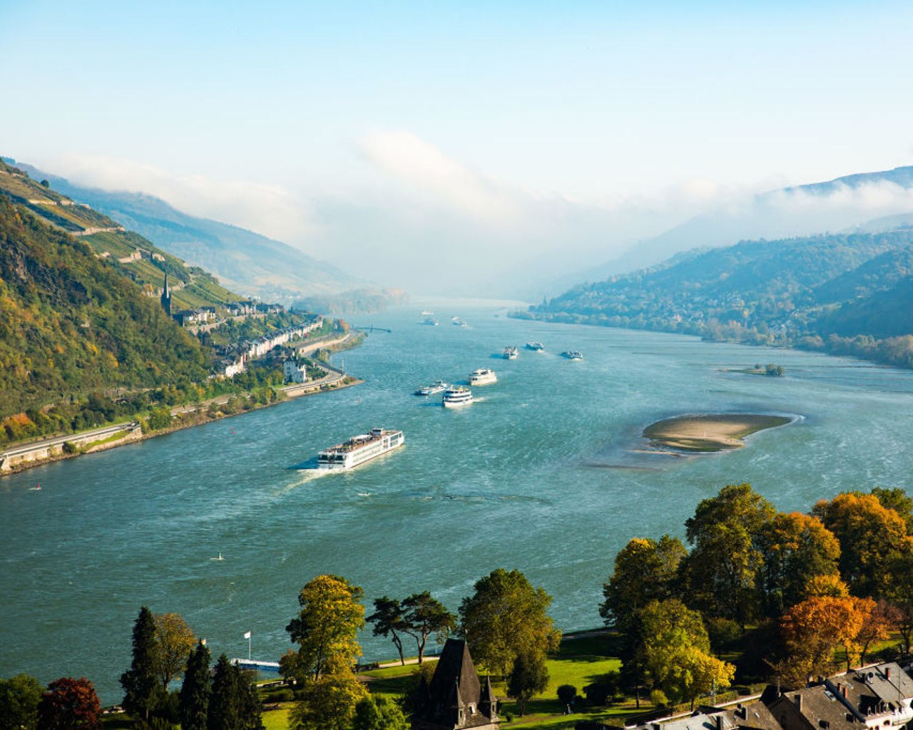 Der Rhein als vielbefahrene Verkehrsache | © Romantischer Rhein Tourismus GmbH / Fotograf Henry Tornow Der Rhein als vielbefahrene Verkehrsache | © Romantischer Rhein Tourismus GmbH / Fotograf Henry Tornow