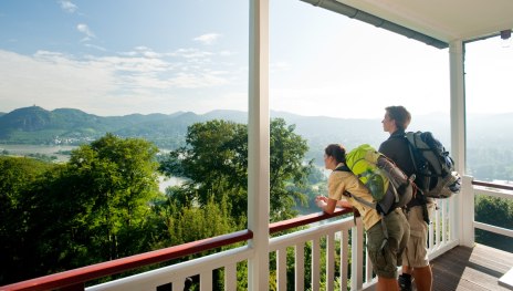 Ausblick vom Rolandsbogen bei Remagen auf das Siebengebirge | &copy; Dominik Ketz