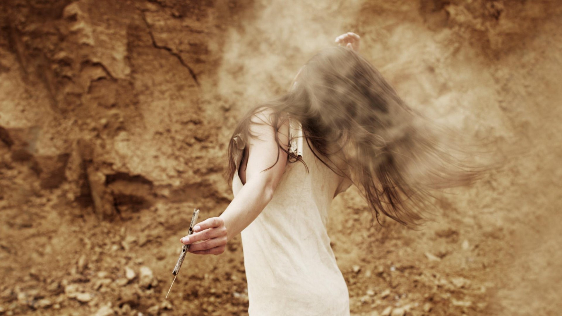 Frau mit Knochenfl&ouml;te beim Tanzen | &copy; LEIZA/M. Sj&oslash;vold