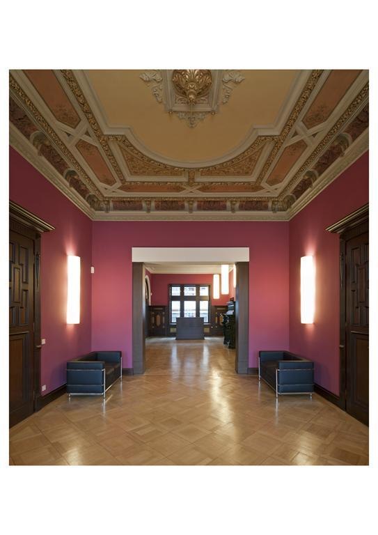 Foyer und Pausenbereich des Seminarhauses mit Sitz | &copy; Kommunal Akademie