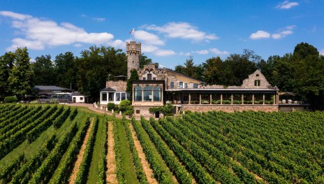 Burg Schwarzenstein Sonnenterasse | &copy; Burg Schwarzenstein