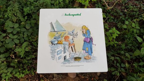 M&auml;rchentafel ,,Aschenputtel" | &copy; Sabrina Neihs, Mittelrhein