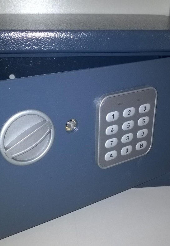 Safe im Schrank | &copy; Petra Erbar