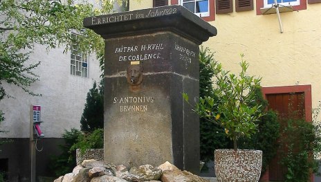 Dorfmitte mit Antoniusbrunnen u. Backes | © Gemeinde Urbar Dorfmitte mit Antoniusbrunnen u. Backes | © Gemeinde Urbar