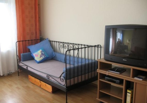 Wohnzimmer mit Zusatzbett | &copy; Metz