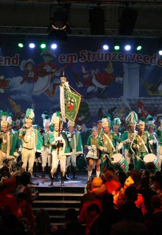 Auftritt 1 | © Husarencorps Grün-Weiss Linz 1965 e.V. Auftritt 1 | © Husarencorps Grün-Weiss Linz 1965 e.V.