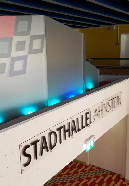 Stadthalle Lahnstein Logoskulptur | © Stadthalle Lahnstein Stadthalle Lahnstein Logoskulptur | © Stadthalle Lahnstein