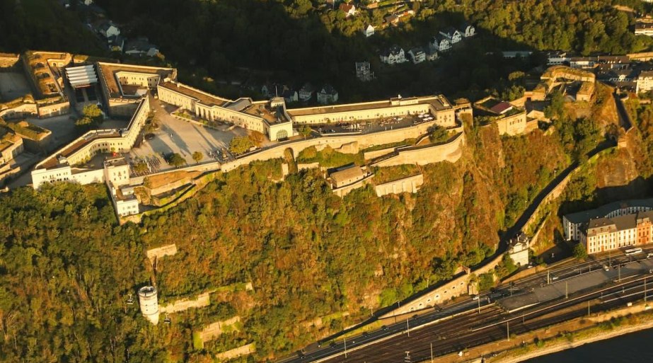 Flug &uuml;ber die Festung | &copy; Koblenz-Touristik GmbH / Johannes Bruchhof