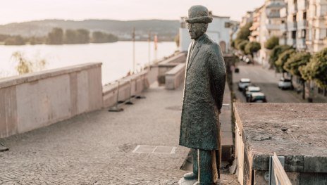 Robert-Krups-Denkmal auf dem Deich | © Zimpfer_Photography Robert-Krups-Denkmal auf dem Deich | © Zimpfer_Photography