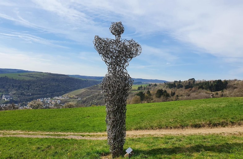Skulptur 1 mit Weitsicht | &copy; T. Biersch